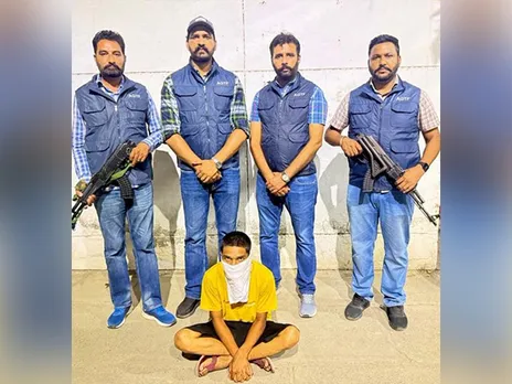 AGTF officials with apprehended accused (Photo/X@DGPPunjabPolice)