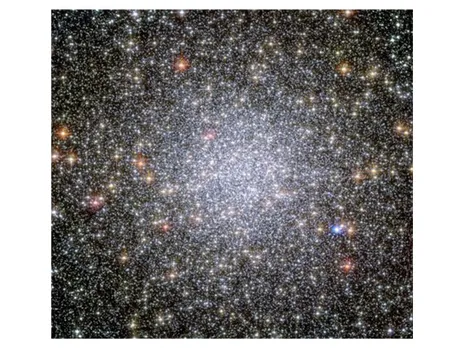 Miras in NGS 104 Clusters (Photo/NASA)