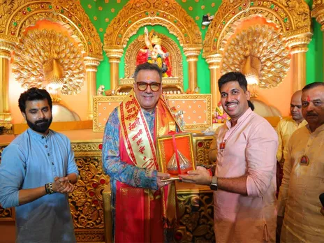 Bollywood actor Boman Irani visits Pune's Shrimant Bhausaheb Rangari Ganpati Mandal (Photo/Bhausaheb Rangari Mandal Trust)