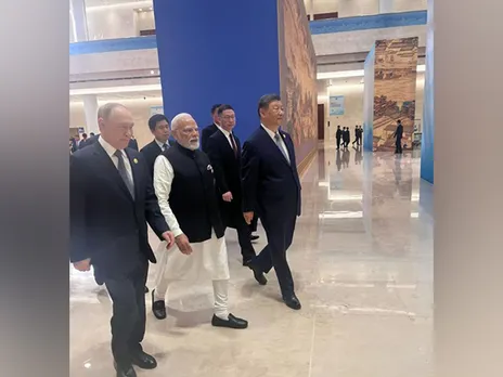 Xi Jinping with PM Modi and Russian President Vladimir Putin (Photo/@narendramodi)