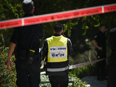 Israeli Police Forensics investigators and ZAKA volunteers collect evidence at a murder scene in Jerusalem (File Photo/TPS)