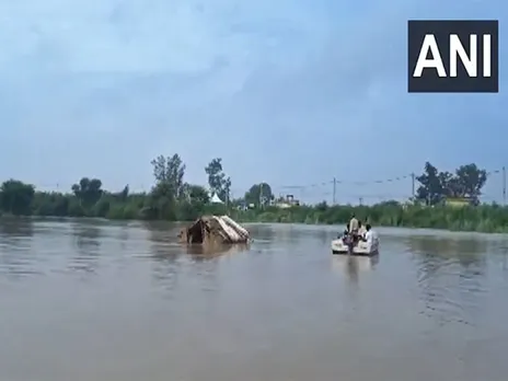 Operation to rescue stranded farmers underway in Burari (Photo/ANI)