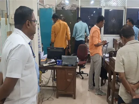 Bomb disposal squad conducts search at Trichy Collector’s Office (Photo/ANI)