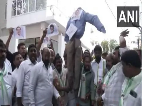 Telangana Jagruthi workers protest against BRS leaders in Hyderabad (Photo/ANI)