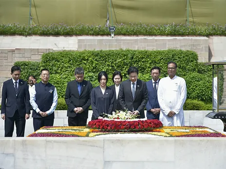 Singapore Prime Minister Lawrence Wong, with his wife Loo Tze Lui, paid tribute to Mahatma Gandhi (Photo/X@MEAIndia)