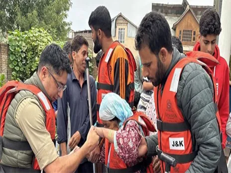 Srinagar Police Leads Evacuation and Relocation Efforts  (Photo/Srinagar Police)