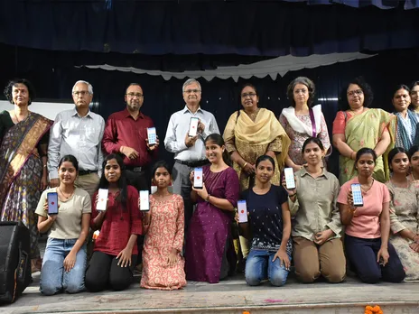 Prof Ajit Kumar Chaturvedi inaugurates safety feature on Namaste BHU App (Photo/@bhupro)