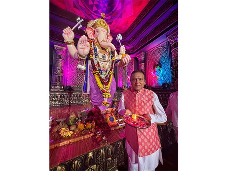 Dr. Dinesh Shahra Visits Mumbai’s Ganesh Pandals, Prays for Collective Well-being and Cultural Unity