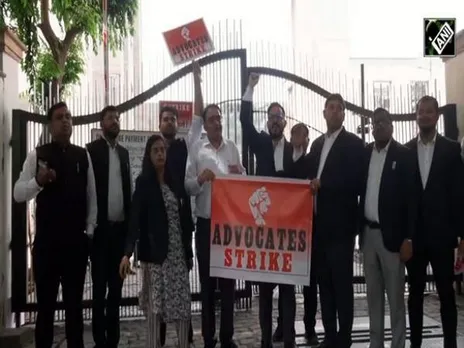Visuals of lawyers who were earlier protesting against arbitrary notification issued by the Lieutenant Governor of Delhi (File Photo/ANI)