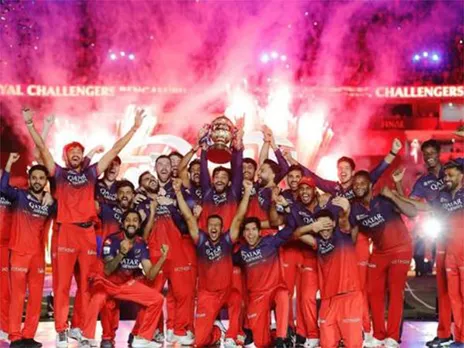 RCB with the IPL title. (Photo: @Devpadikkal19 Instagram)