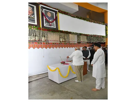 Gujarat Chief Minister Bhupendra Patel pays tribute to former CM Late Vijay Rupani (Photo/@Bhupendrapbjp)