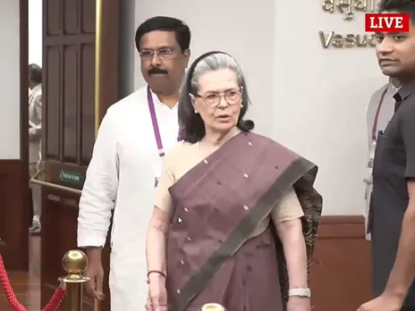 Congress' Parliamentary Party chairperson Sonia Gandhi arrives in Parliament House (Photo/ANI)
