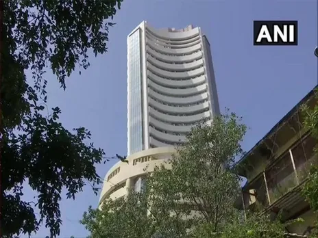 Brokers working on trading terminals (File Photo/ANI)