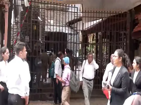 Scenes outside Bombay High Court after Bomb Threat on Friday (Photo/ANI)