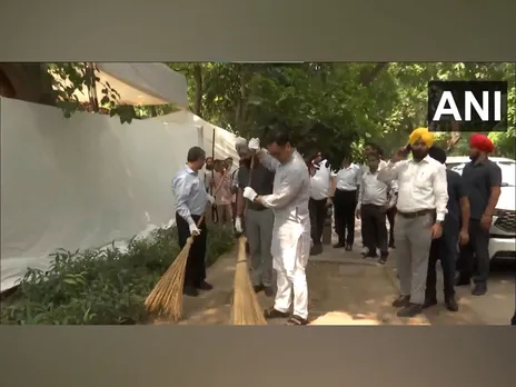 Union Minister Kiren Rijiju participates in cleanliness drive as part of Seva Pakhwada on PM Modi's birthday (Photo: ANI)