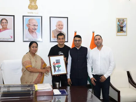 Ram Gopal Kothari (centre) with Delhi CM Rekha Gupta. (Photo: Ram Gopal Kothari)
