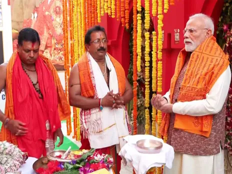 Prime Minister Narendra Modi offering prayers (Photo/ANI)
