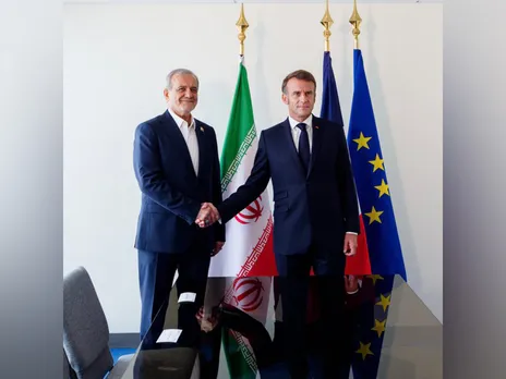 French President Emmanuel Macron with Iranian President Masoud Pezeshkian (Photo/X@EmmanuelMacron)