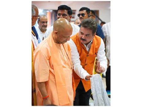 UP CM Yogi Adityanath visits Ada Studio to celebrate Lucknow’s Chikankari heritage, supporting artisans and promoting traditional hand embroidery crafts