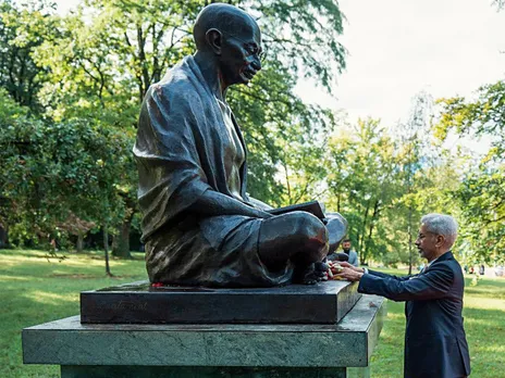 EAM S Jaishankar pays tribute to Mahatma Gandhi (File Photo/ANI)