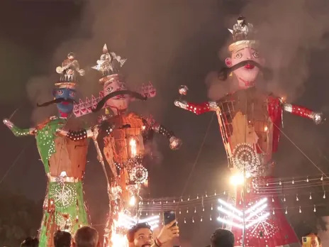 'Ravan Dahan' performed in Indraprastha Extension in Delhi (Photo/ANI)