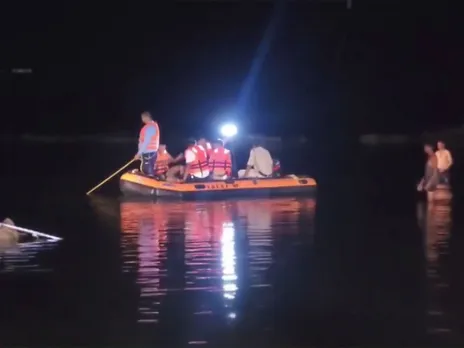 Search and rescue operations in Khandwa's Abna river (Photo/ANI)