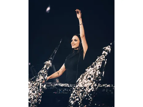 Sara Landry (Image source: Instagram@saralandrydj)