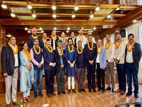 Anurag Thakur in center with other members (Photo: BJP HP)