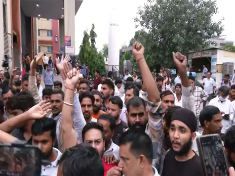Visual from protest outside the SMS Hospital in Jaipur (Photo/ANI)