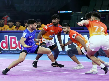 Players in action during the match (Photo: PKL)