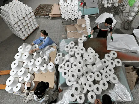 Workers are seen on the production line at a cotton textile factory in Korla, Xinjiang Uighur Autonomous Region, (Photo/Reuters)