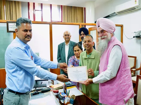 Punjab Vidhan Sabha Secretary Ram Lok Khatana hands over certificate of Election to Rajya Sabha candidate Rajinder Gupta (Source-Information and Public Relations Department, Punjab)