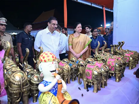 Odisha Governor Hari Babu Kambhampati, along with First Lady Jayashree Kambhampati, visits Adivasi Mahotsav. (Photo/GovernorOffice)
