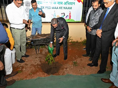 MoS Kirti Vardhan Singh plants a sapling at the Swaminarayan Temple Complex. (Photo/ X@KVSinghMPGonda)