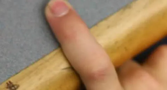 SHOCKING! Man chops of his finger; offers it at Tirupati for Sonia, Rahul 