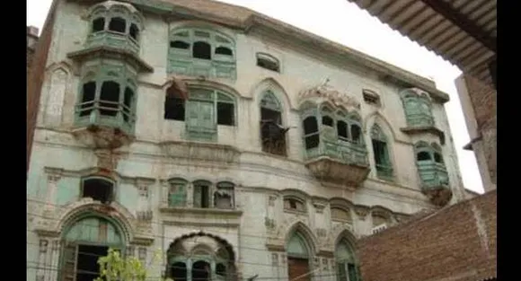 FIR filed against owners of Raj Kapoorâ€™s former haveli in Pak