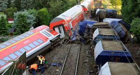 Train crash in southern Germany causes deaths, injuries