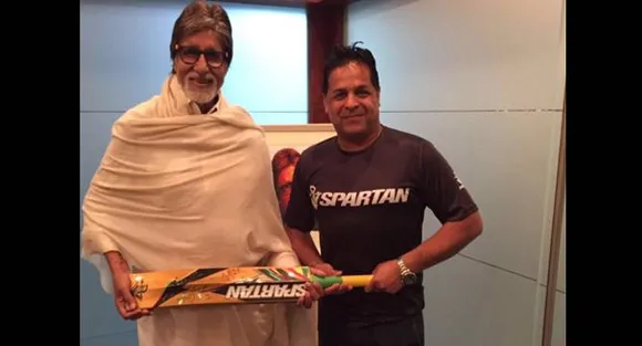 Amitabh Bachchan gets a special gift from someone special!