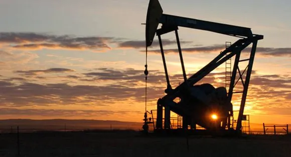 Oil prices fall ahead of US inventory data