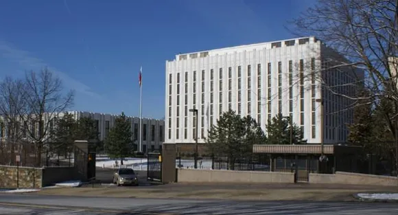 Ukrainians pelt Russia embassy with eggs, demand pilot release