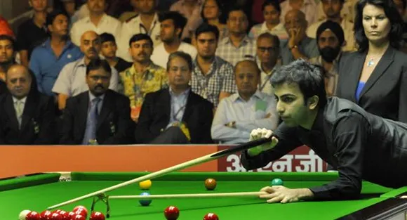 Advani surprised by Balachandra in Asian Billiards quarters