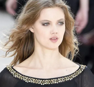 The new eyelid art by Chanel makes an iconic entry at Paris Fashion Week 2016