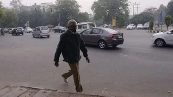 Amitabh Bachchan strolls around Delhi in the masked wonders, goes unnoticed