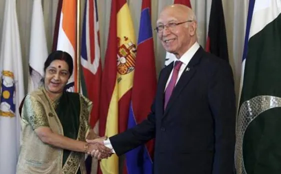 Swaraj, Aziz engage in 'social chitchat' at SAARC dinner