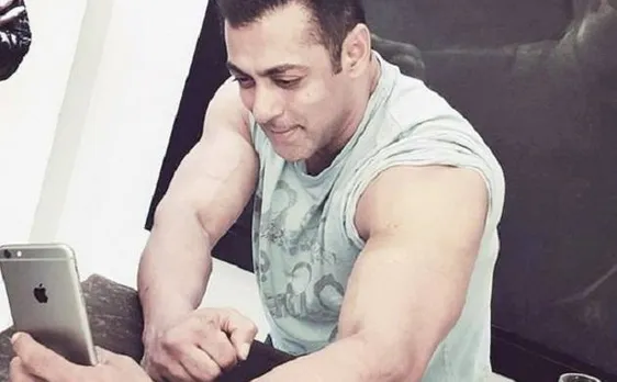 Salman Khanâ€™s biceps selfie proves he is Hottie at 50