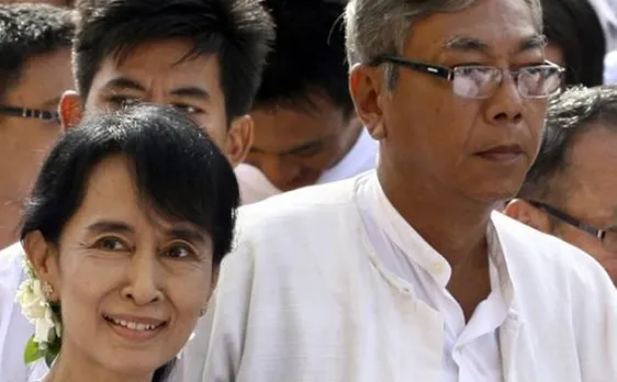 Htin Kyaw sworn in as Myanmar president in historic power shift