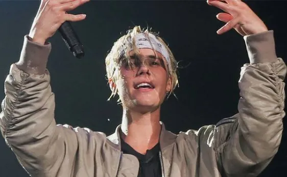 Justin Bieber poses topless in middle of street