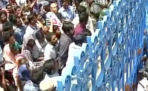 Rohith Vemula death: Protests rock Hyderabad University again, students break open gates