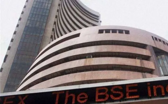 Market pauses ahead of earnings season; plunges 2.30 pc for week