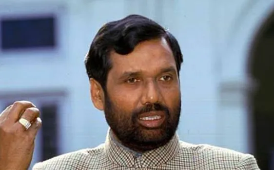  Paswan mocks Nitish for Sangh-Mukt Bharatâ€™ call